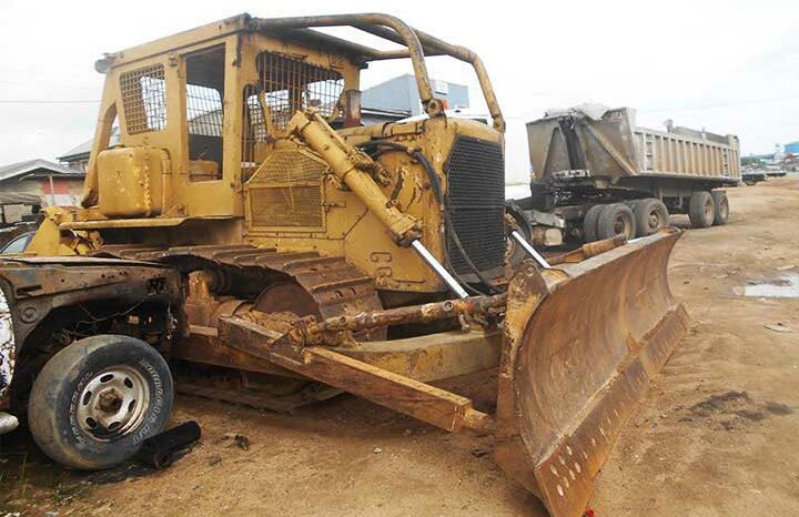 Location Engin Bulldozer Caterpillar D6G à Douala complet