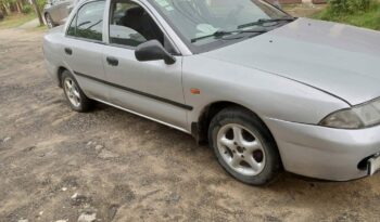 Mitsubishi Carisma 2002 Douala complet