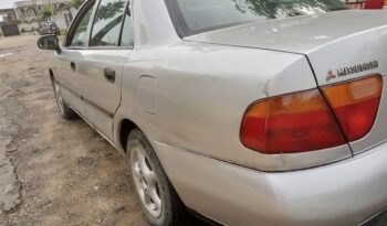 Mitsubishi Carisma 2002 Douala complet