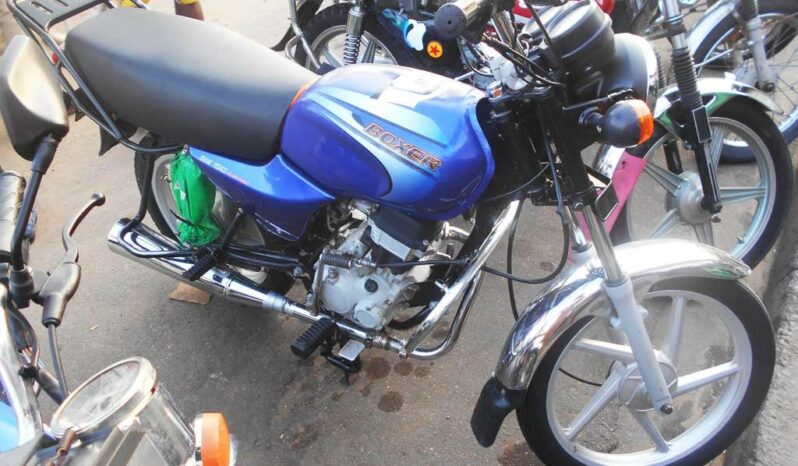 Moto Bajaj Boxer à vendre Douala complet