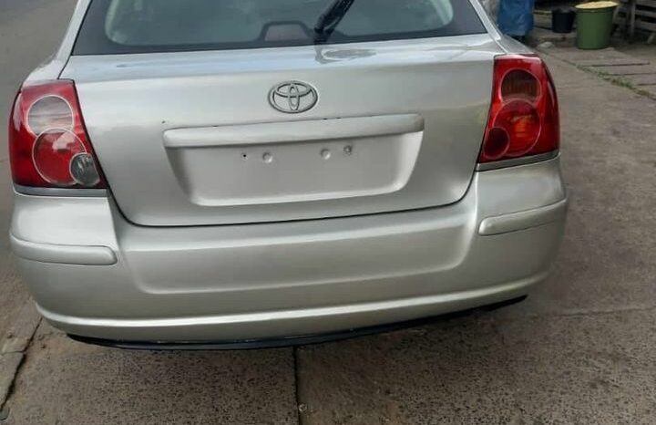 Toyota Avensis 2004 occasion Douala complet