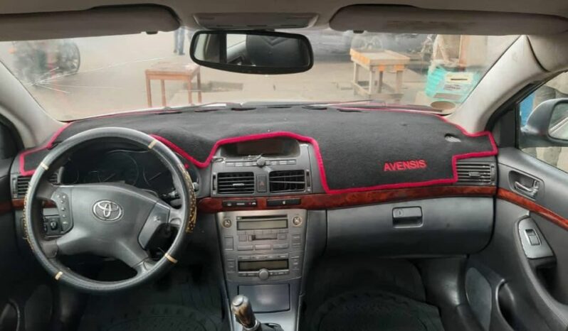 Toyota Avensis 2004 occasion Douala complet