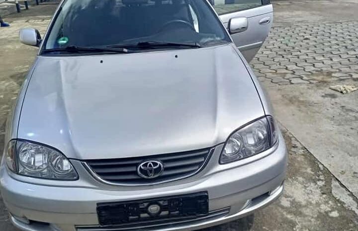 Toyota Avensis 2002 occasion Douala complet