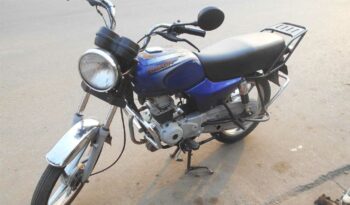 Moto Bajaj Boxer à vendre à Douala complet