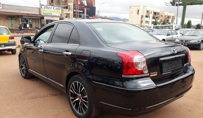 Avensis 2004 à vendre à Yaoundé  complet