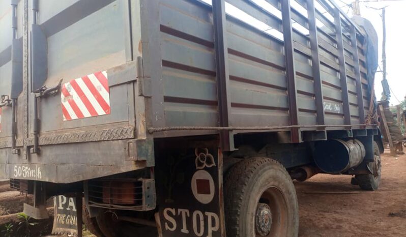 Camions Mercedes 1622 à vendre Mbouda complet