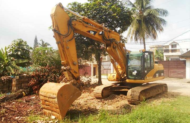 Location engin Pelleteuse Hydraulique Caterpillar 318C L à Douala complet