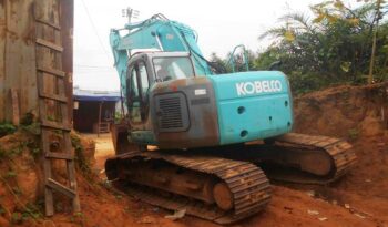 Location Pelle hydraulique sur chenilles Kobelco 235 SR à Douala complet