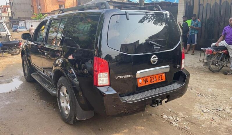 Nissan Pathfinder 2005 Douala complet