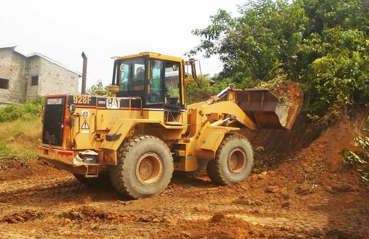 Location engin Chargeuse sur pneus Caterpillar 928F à Douala complet