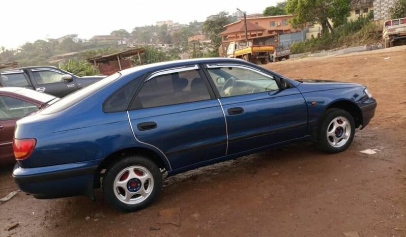 Toyota Carina E 2000 occasion Yaoundé complet