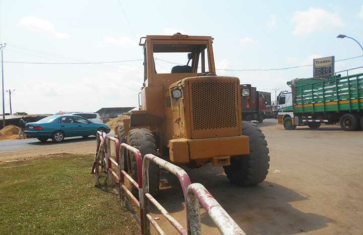 Location engin chargeuse pelleteuse Caterpillar 934D Douala complet