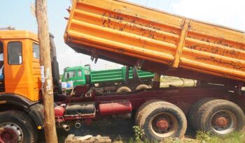 Camion benne Actros 2635 à Douala complet