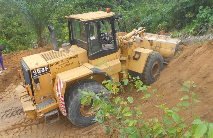 Location engin Chargeuse Caterpillar 966F à Douala complet