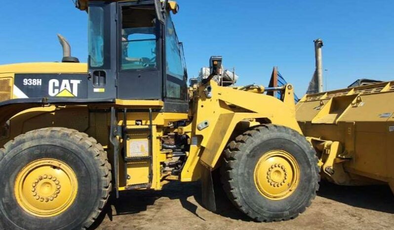 Location engin chargeuse sur pneus Caterpillar 938h à Douala complet