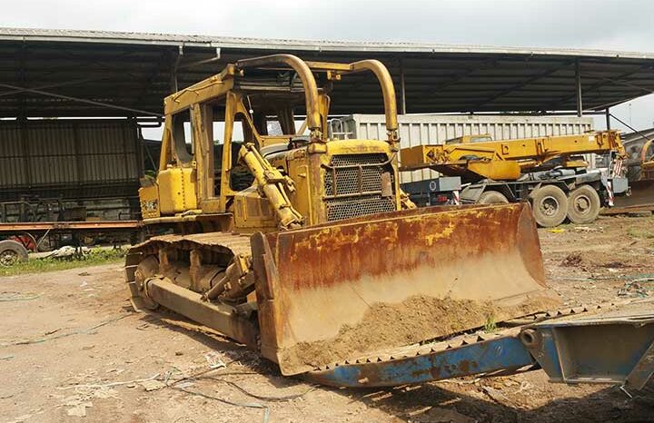 Location engin Bulldozer Caterpillar D7G à Douala complet