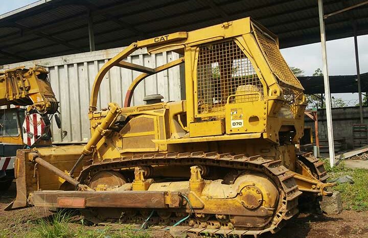 Location engin Bulldozer Caterpillar D7G à Douala complet