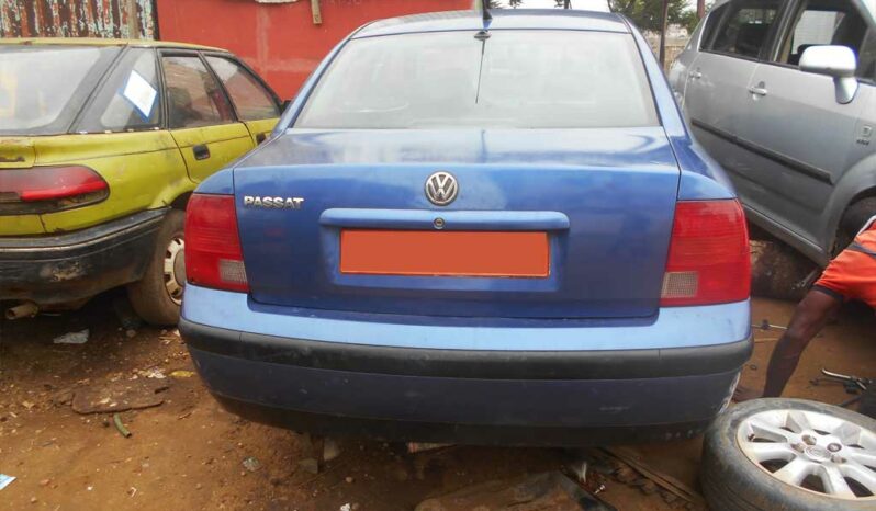 Volkswagen Passat à vendre à Douala complet