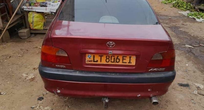 Toyota Avensis 2000 à vendre Douala complet