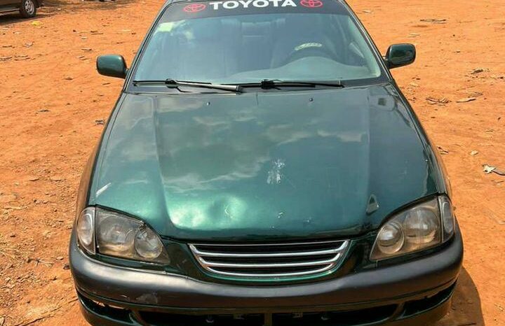 Avensis berline 2002 Douala complet