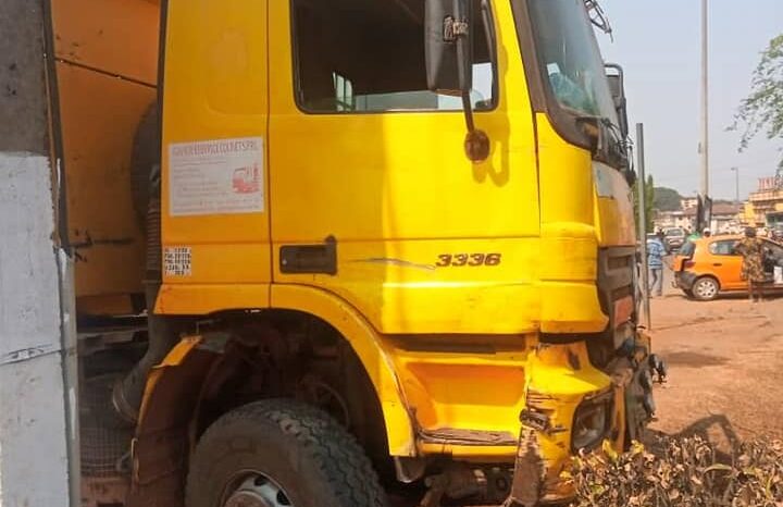 Mercedes Actros 3336 à vendre Yaoundé complet