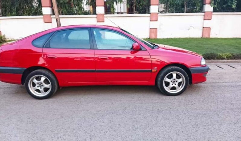 Toyota Avensis 2000 Essence Douala complet