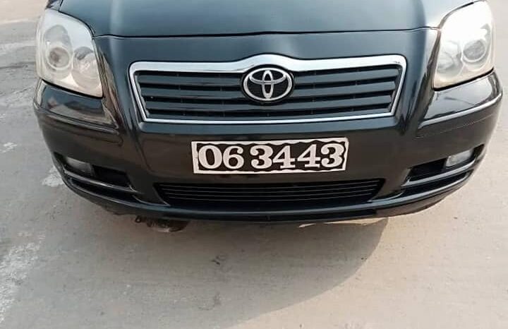 Toyota Avensis Long chassis à vendre Douala complet