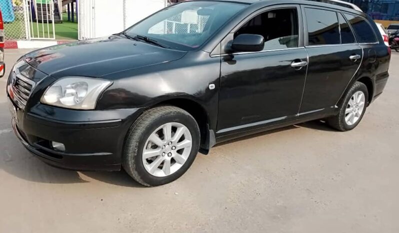 Toyota Avensis Long chassis à vendre Douala complet