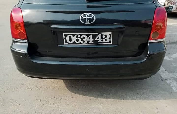 Toyota Avensis Long chassis à vendre Douala complet