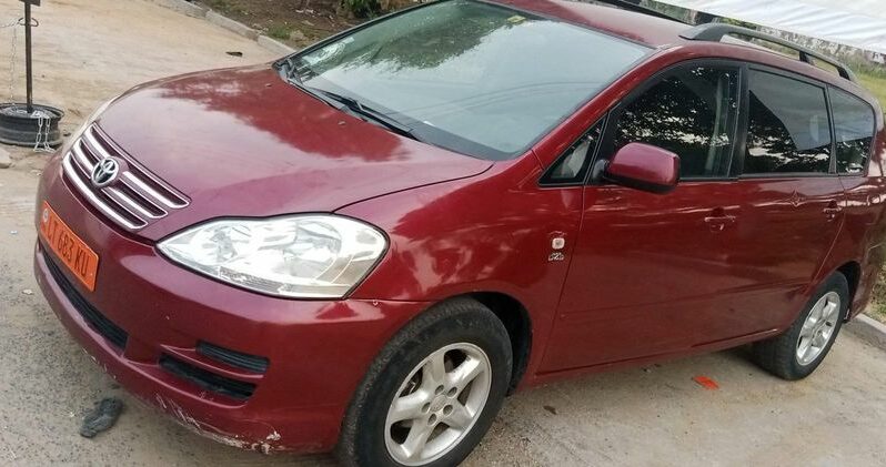 Toyota Avensis verso 2005 Douala complet