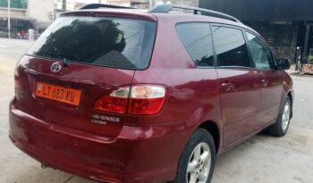 Toyota Avensis verso 2005 Douala complet