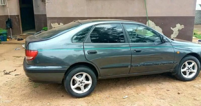 Toyota Carina E à vendre Douala complet