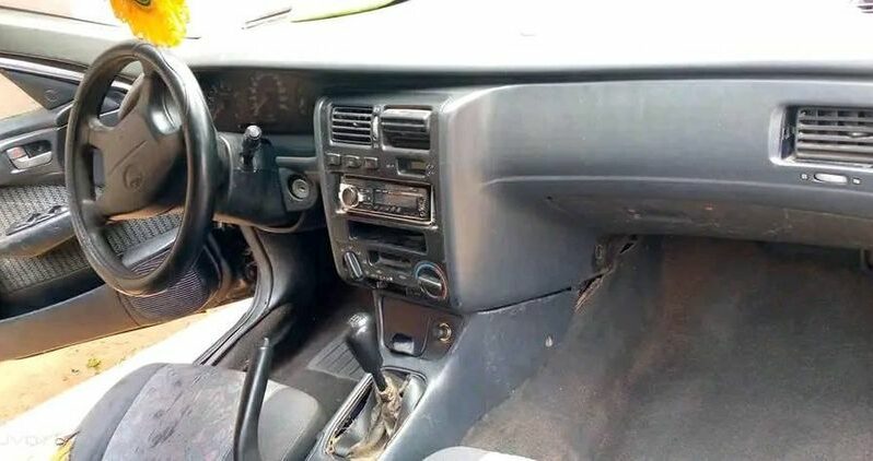 Toyota Carina E à vendre Douala complet