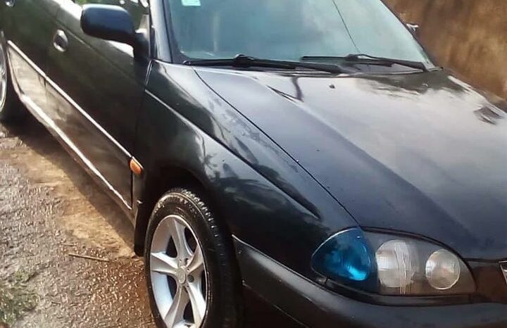 Toyota avensis 2002 occasion yaoundé complet