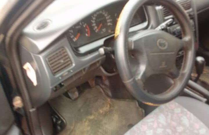 TOYOTA CARINA 3 LONG CHÂSSIS  Douala  complet