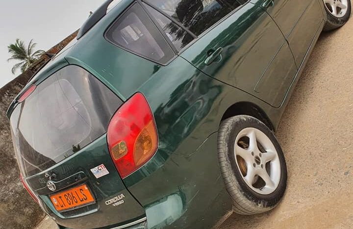 TOYOTA COROLLA VERSO 2004 Douala complet