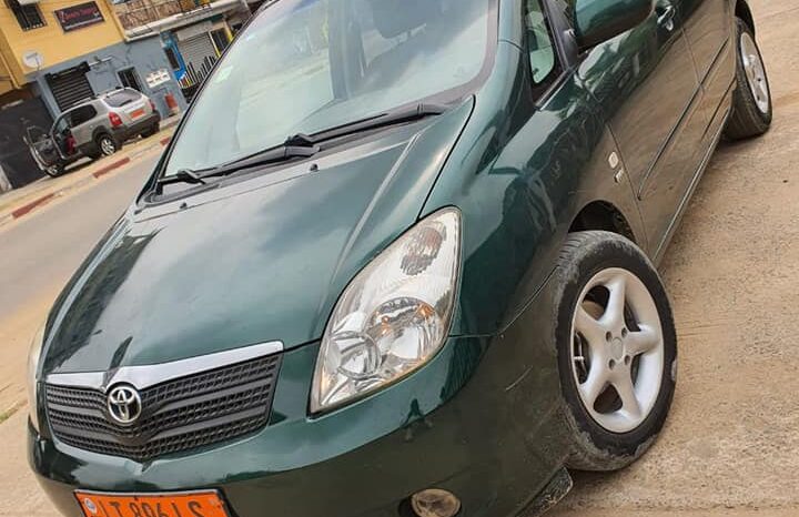 TOYOTA COROLLA VERSO 2004 Douala complet