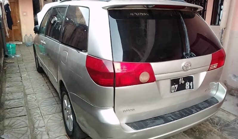 Toyota sienna automatique 2009 à vendre Douala complet