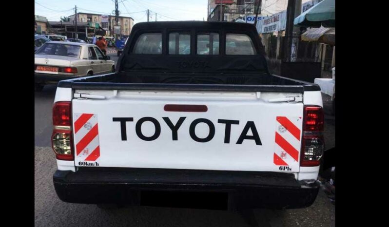 Location Toyota Hilux Pick-up Douala complet