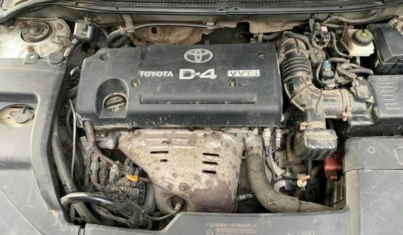 Toyota Avensis 2005 occasion Douala complet