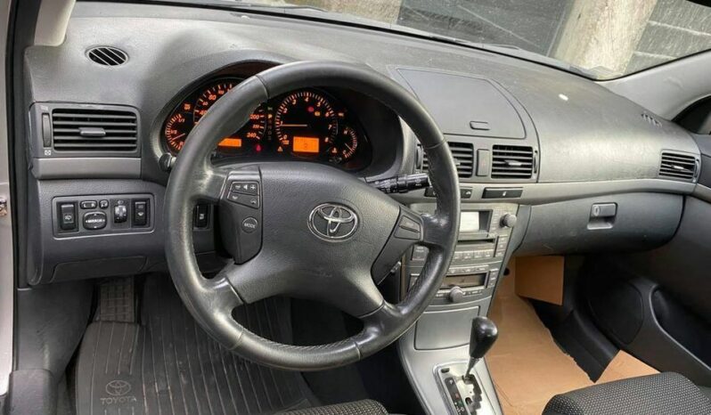 Toyota Avensis 2005 occasion Douala complet