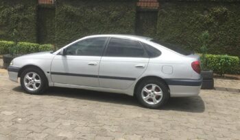 Toyota Avensis leafback 2000 Douala complet