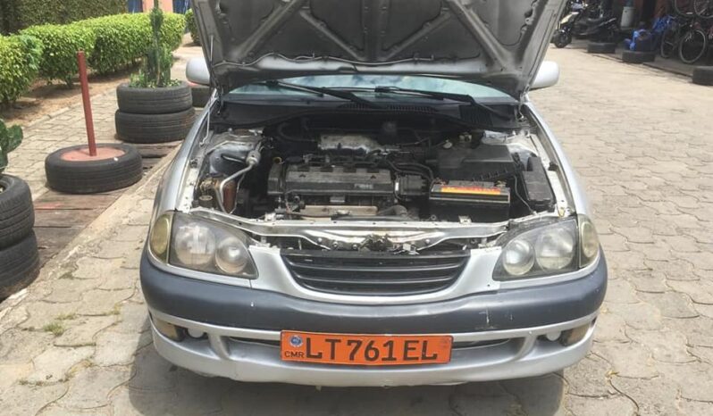 Toyota Avensis leafback 2000 Douala complet