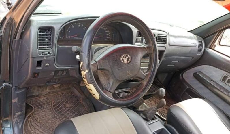 Toyota Hilux 2004 occasion à vendre Yaoundé complet