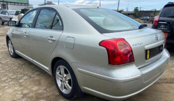 Toyota Avensis 2004 occasion Europe Douala complet