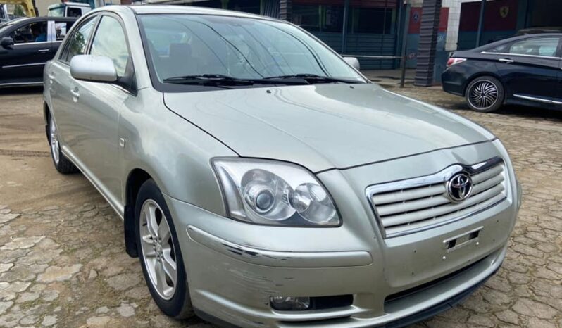 Toyota Avensis 2004 occasion Europe Douala complet