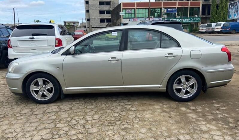 Toyota Avensis 2004 occasion Europe Douala complet