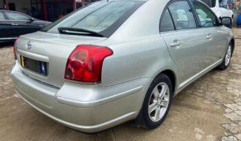 Toyota Avensis 2004 occasion Europe Douala complet