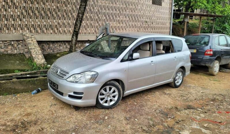 Avensis verso 2005 à vendre Buea complet