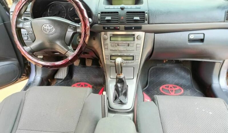 Toyota Avensis 2004 occasion Yaoundé complet